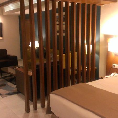 Regent Plaza Hotel&Convention Center Karachi Esterno foto